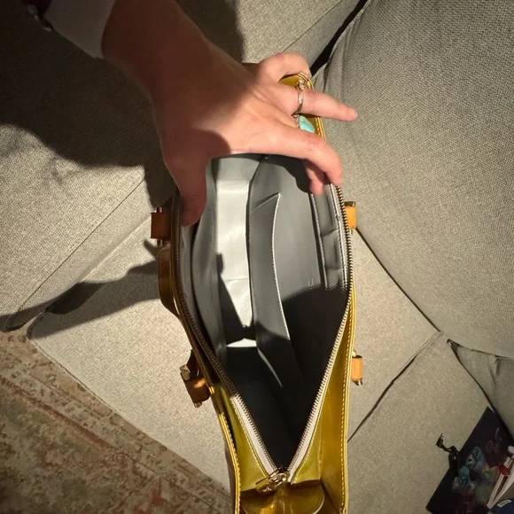 Louis Vuitton Houston Tote Lime Yellow Leather Monogram Vernis - Picture 2 of 15